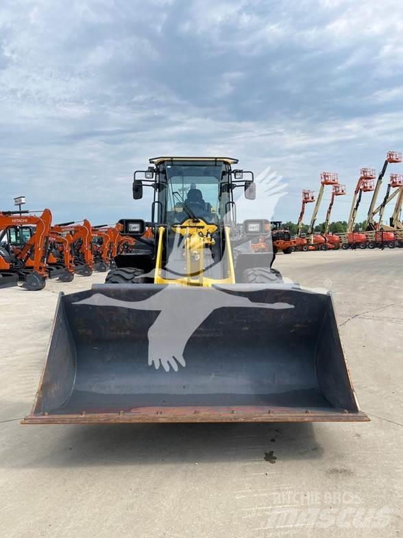 Komatsu WA270 Фронтальні навантажувачі