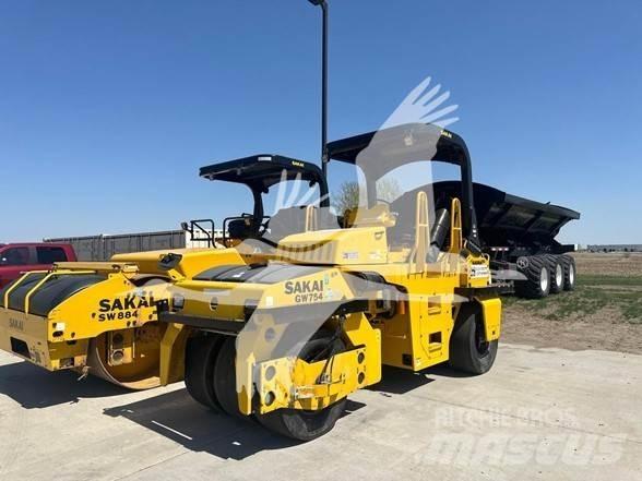 Sakai GW754 Пневматичні катки