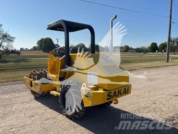 Sakai SV204T Грунтові котки