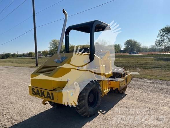 Sakai SV204T Грунтові котки