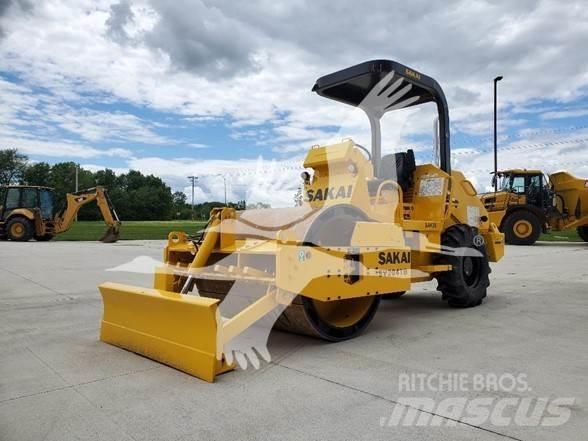 Sakai SV204TB Грунтові котки