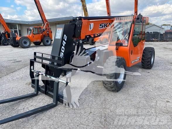 SkyTrak 6042 Телескопічні навантажувачі