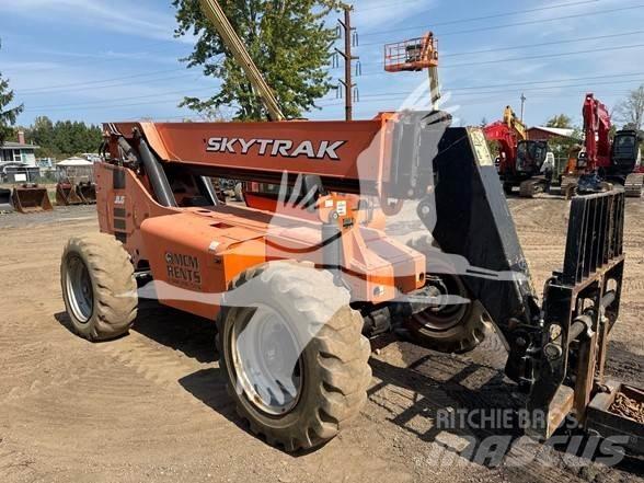 SkyTrak 8042 Телескопічні навантажувачі