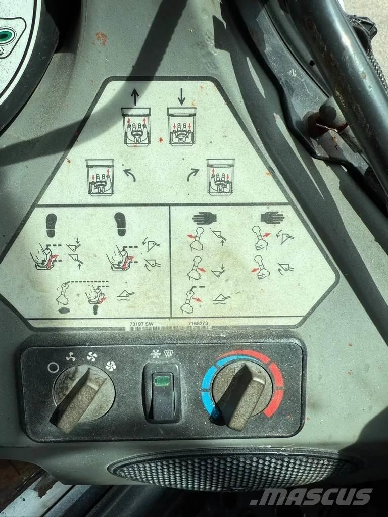 Bobcat T650 Міні-навантажувачі