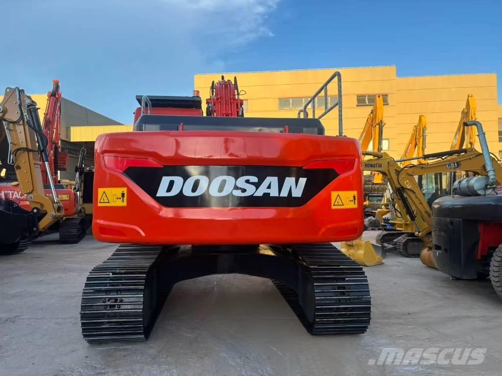 Doosan DX 225 LC Гусеничні екскаватори