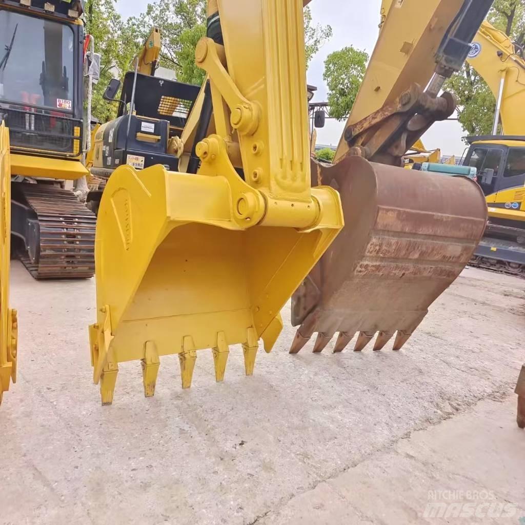 Komatsu PC 220 Гусеничні екскаватори