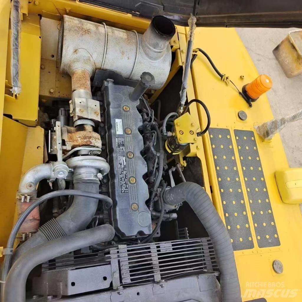 Komatsu PC 220 Гусеничні екскаватори