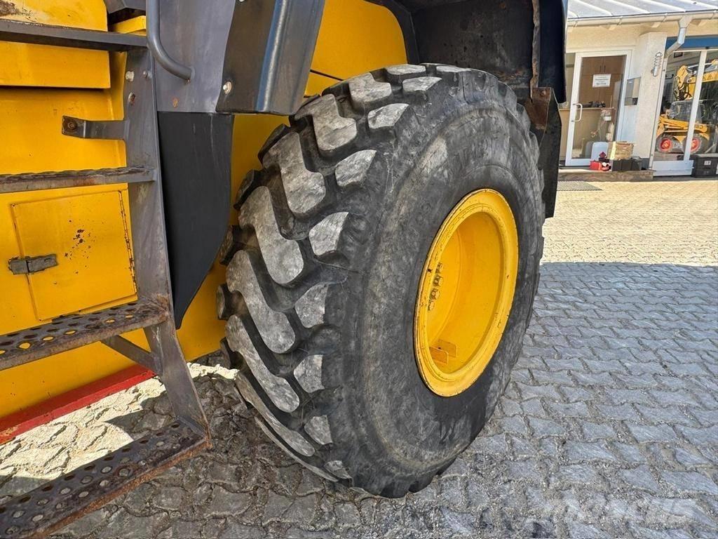 Komatsu WA 320-3H Фронтальні навантажувачі