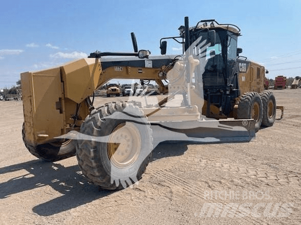 CAT 320 Гусеничні екскаватори