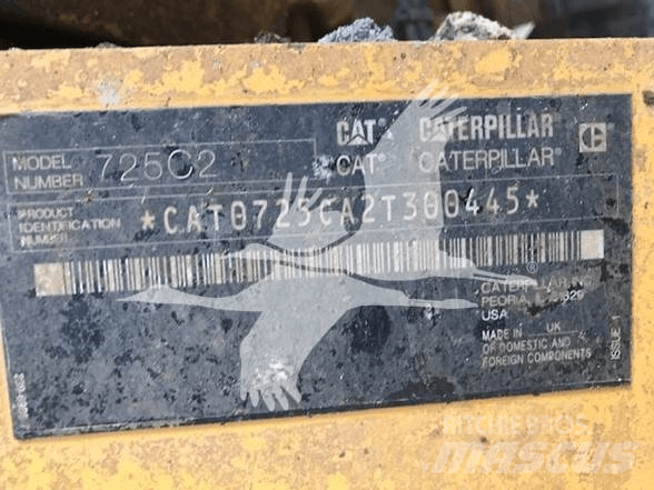 CAT 725C2 Зчленовані самоскиди