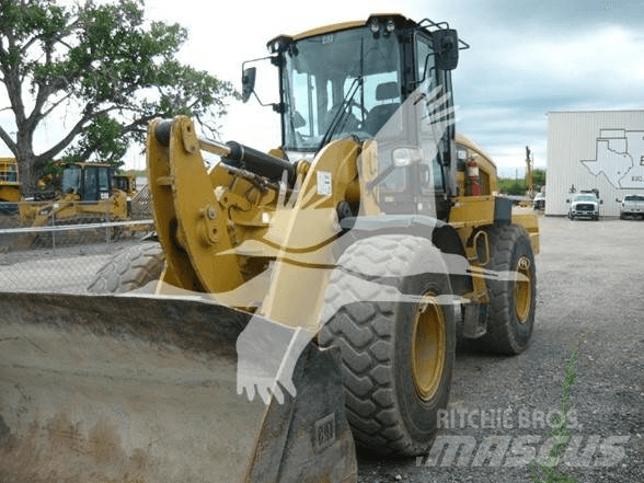 CAT 938M Фронтальні навантажувачі