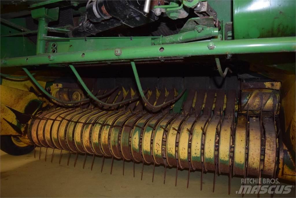 John Deere 580 Рулонні прес-підбирачі