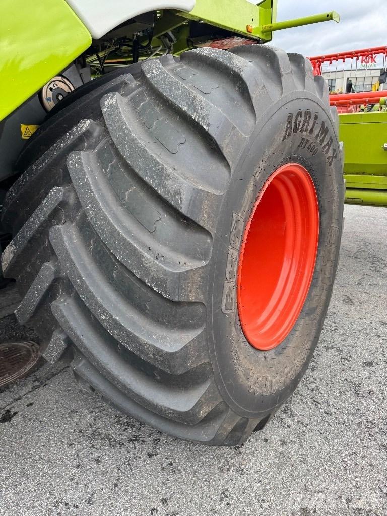 CLAAS Tucano 320 Зернозбиральні комбайни