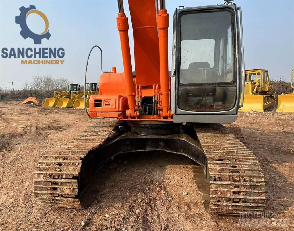 Hitachi EX 200 Гусеничні екскаватори