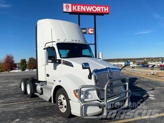 Kenworth T 680 Тягачі