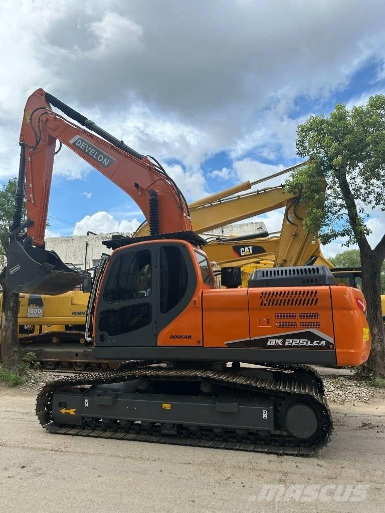 Doosan DX 225 LCA Середні екскаватори 7т. - 12т.
