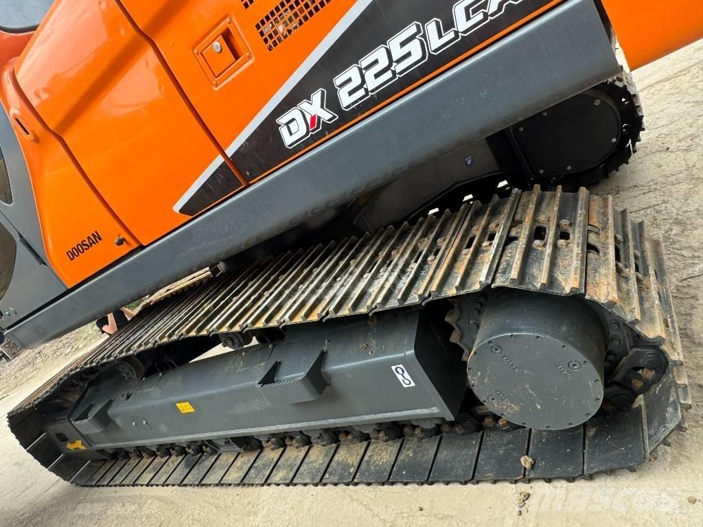 Doosan DX 225 LCA Середні екскаватори 7т. - 12т.