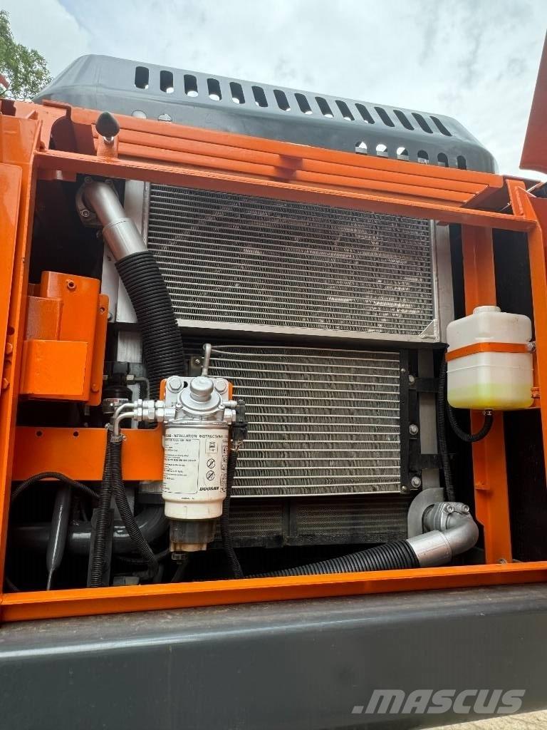 Doosan DX 225 LCA Середні екскаватори 7т. - 12т.