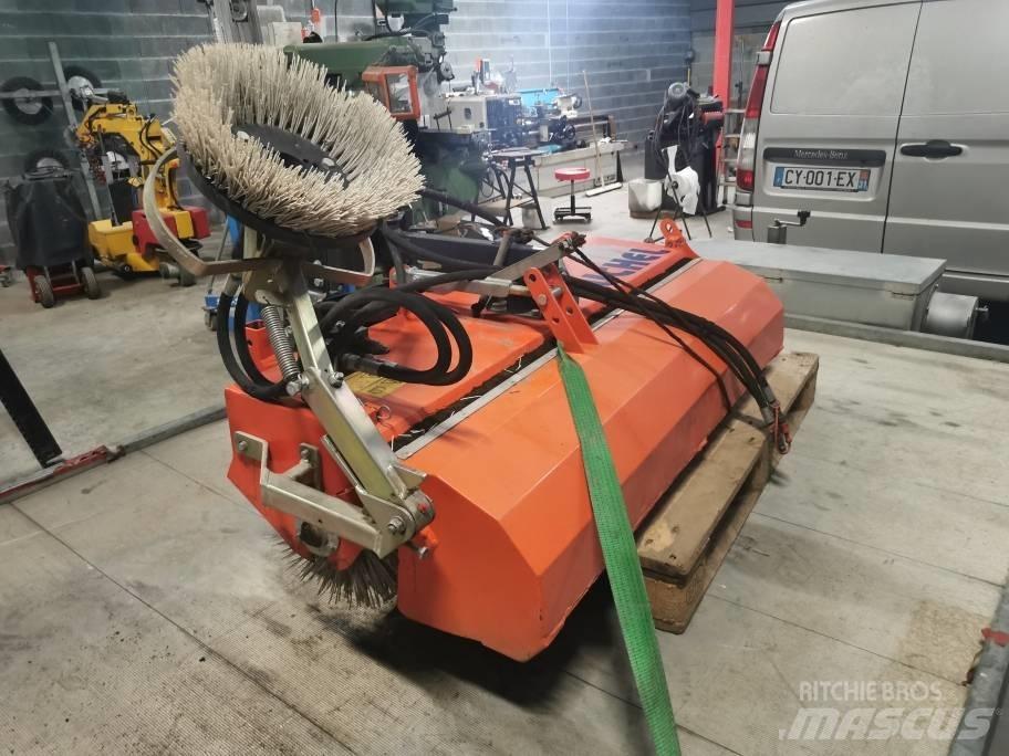 Tuchel Simplex 135HD Підмітальні машини