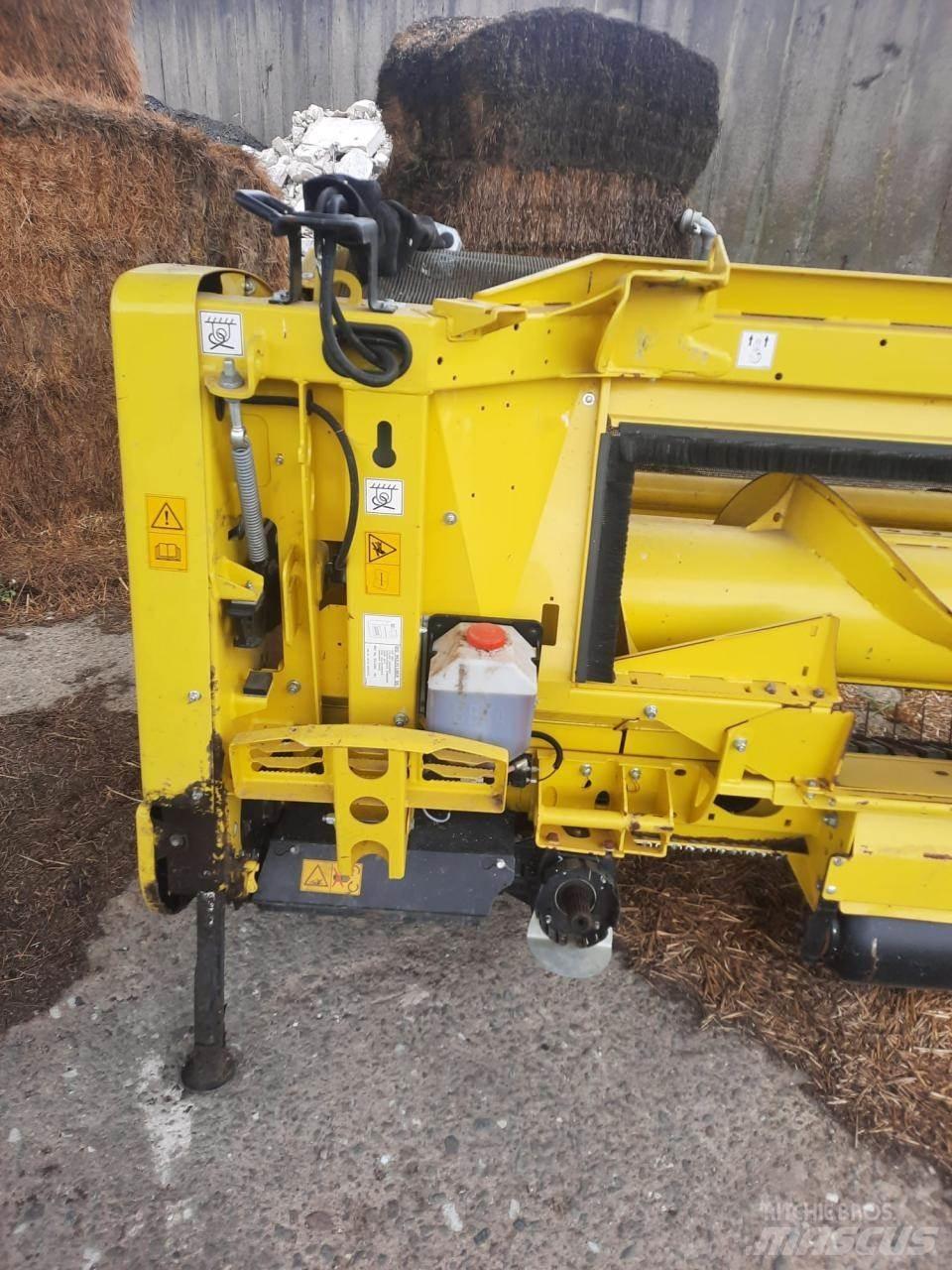 John Deere 8200 i Кормозбиральні комбайни