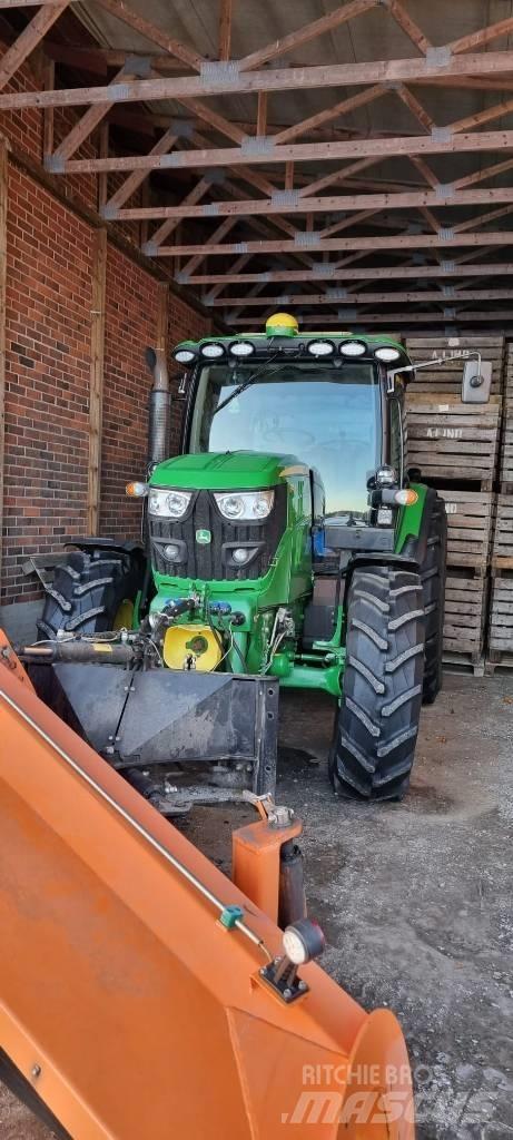 John Deere 6125 R Трактори