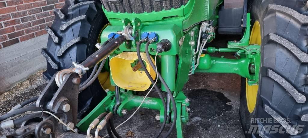 John Deere 6125 R Трактори