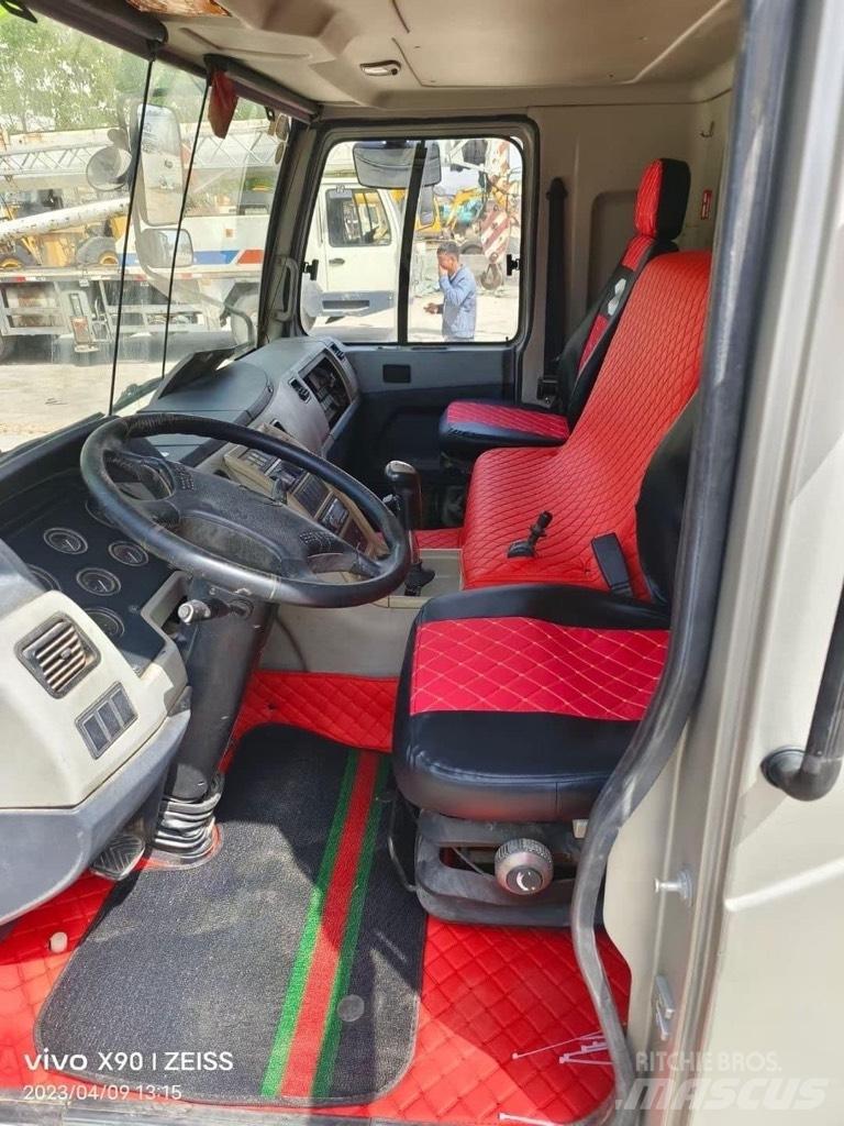 Zoomlion QY50V автокрани