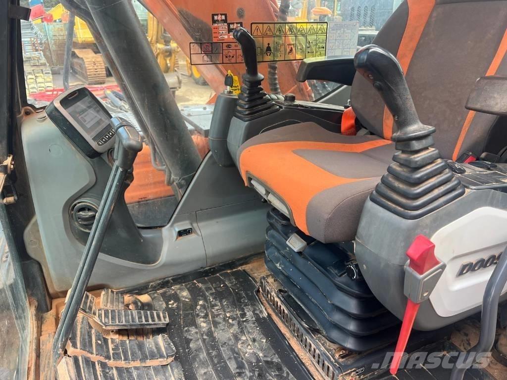 Doosan DX 140 LC Гусеничні екскаватори
