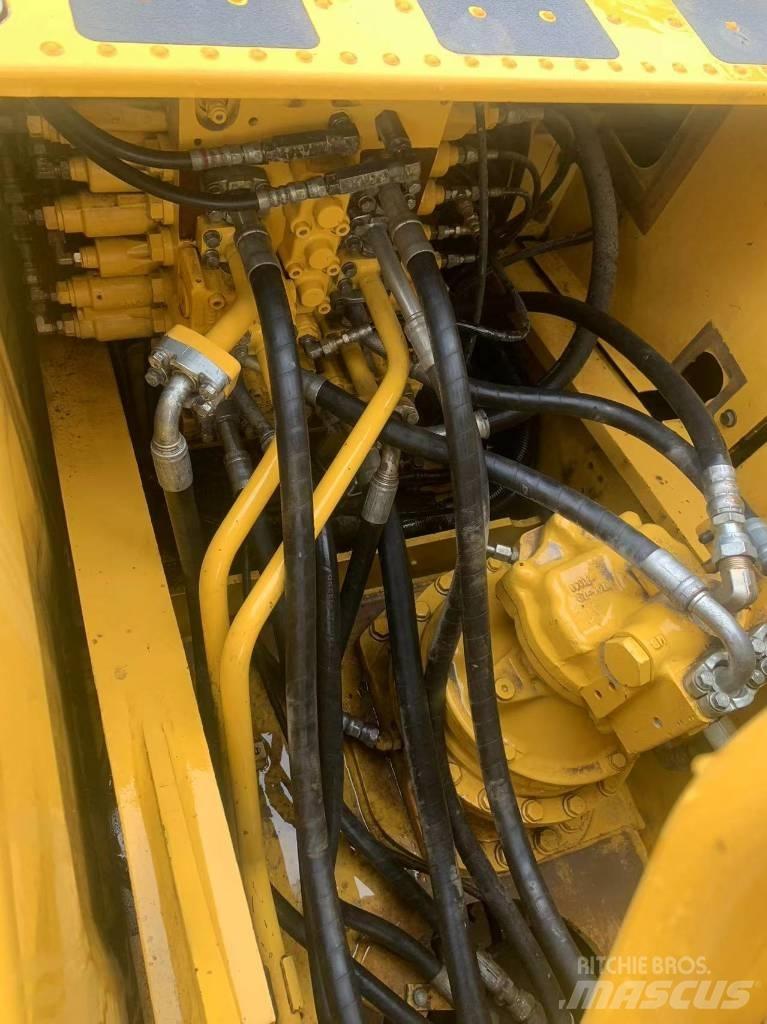 Komatsu PC 210-8 Гусеничні екскаватори