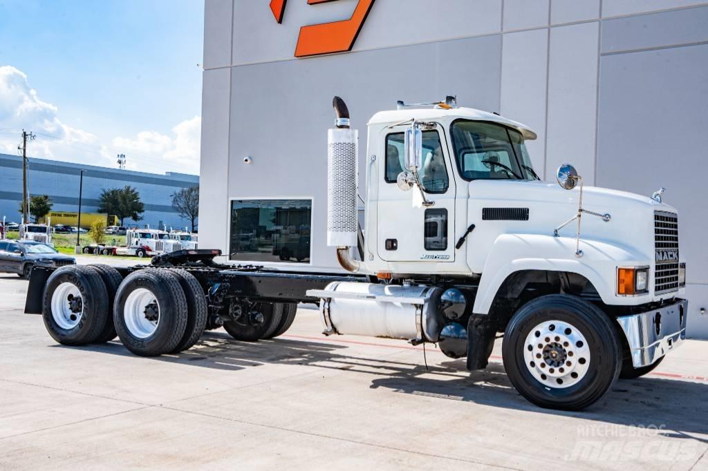 Mack CHN 613 Тягачі