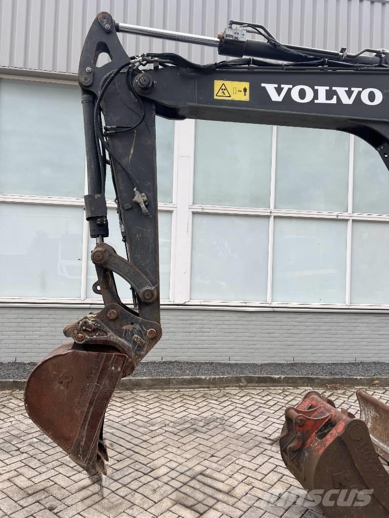 Volvo ECR 88 D    2016 Середні екскаватори 7т. - 12т.