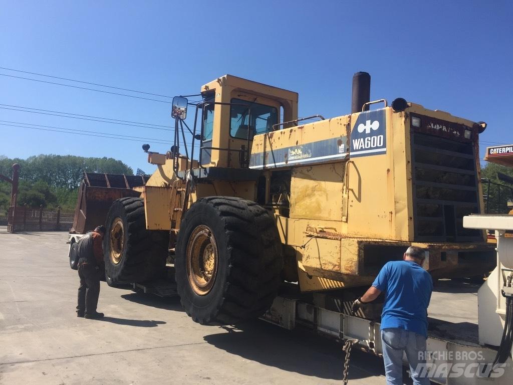 Komatsu WA600-1 Фронтальні навантажувачі