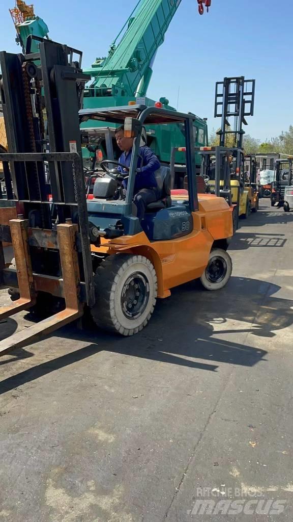 Toyota 5 ton Дизельні навантажувачі