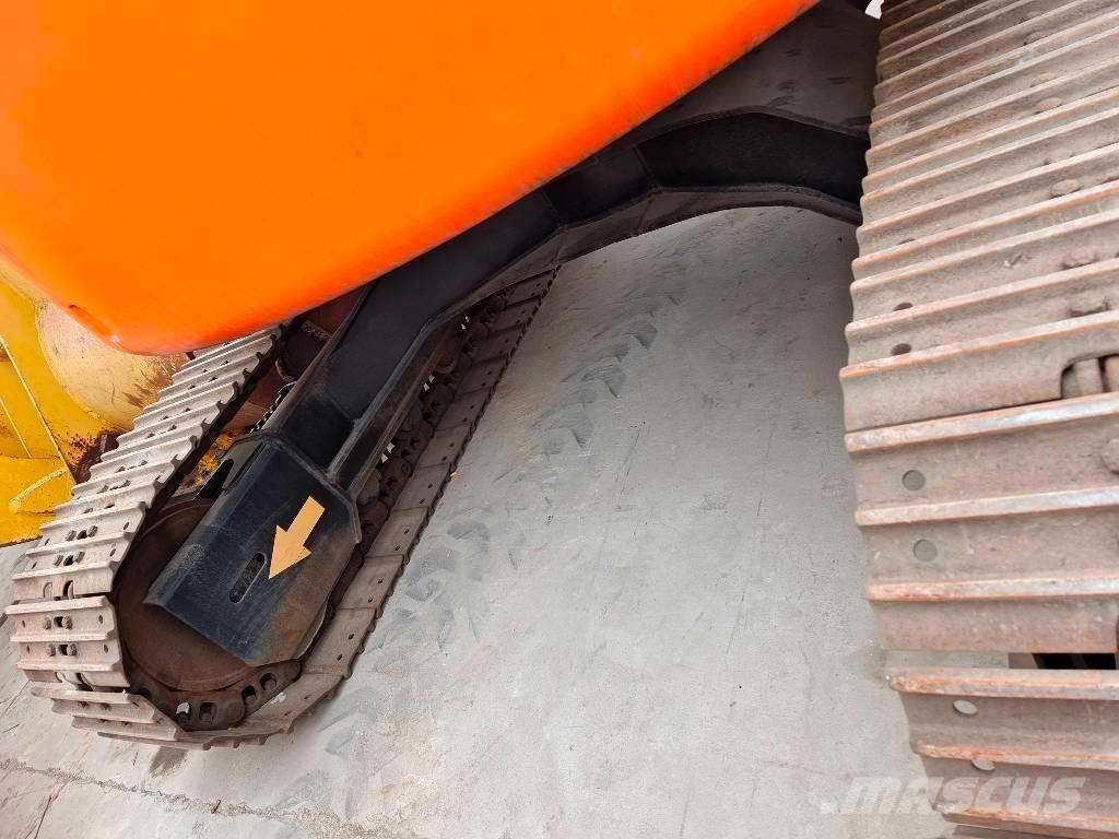 Hitachi ZX 135 US Гусеничні екскаватори