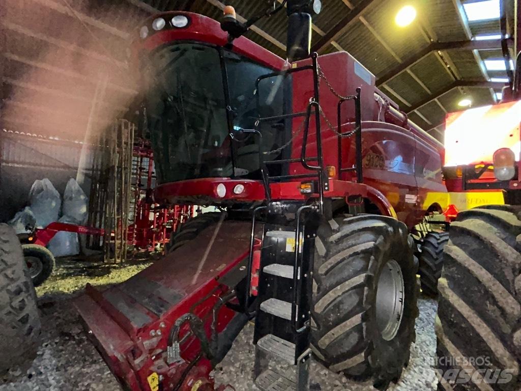 Case IH 9120 Зернозбиральні комбайни