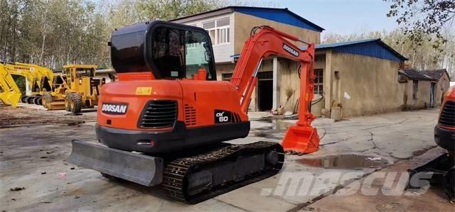 Doosan DX60 Гусеничні екскаватори
