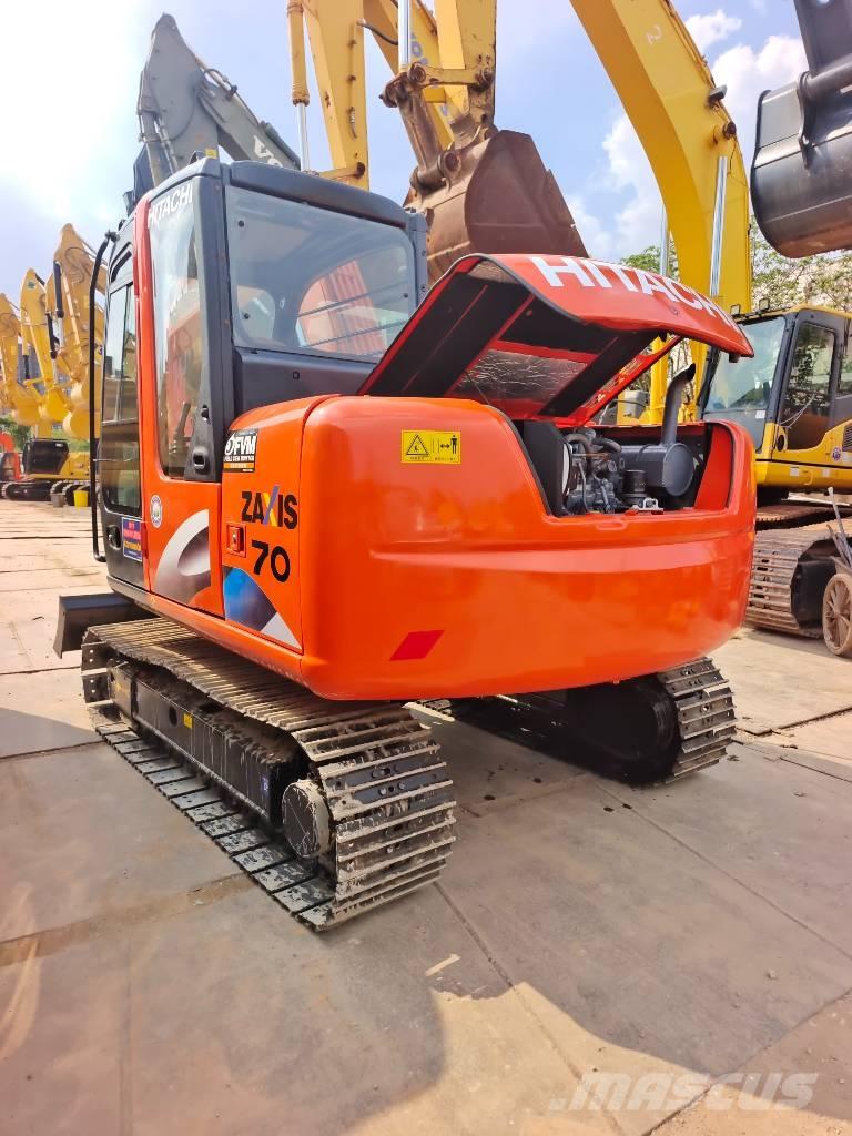 Hitachi Zaxis 70 Гусеничні екскаватори