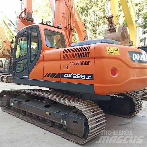 Doosan DX 225 Гусеничні екскаватори
