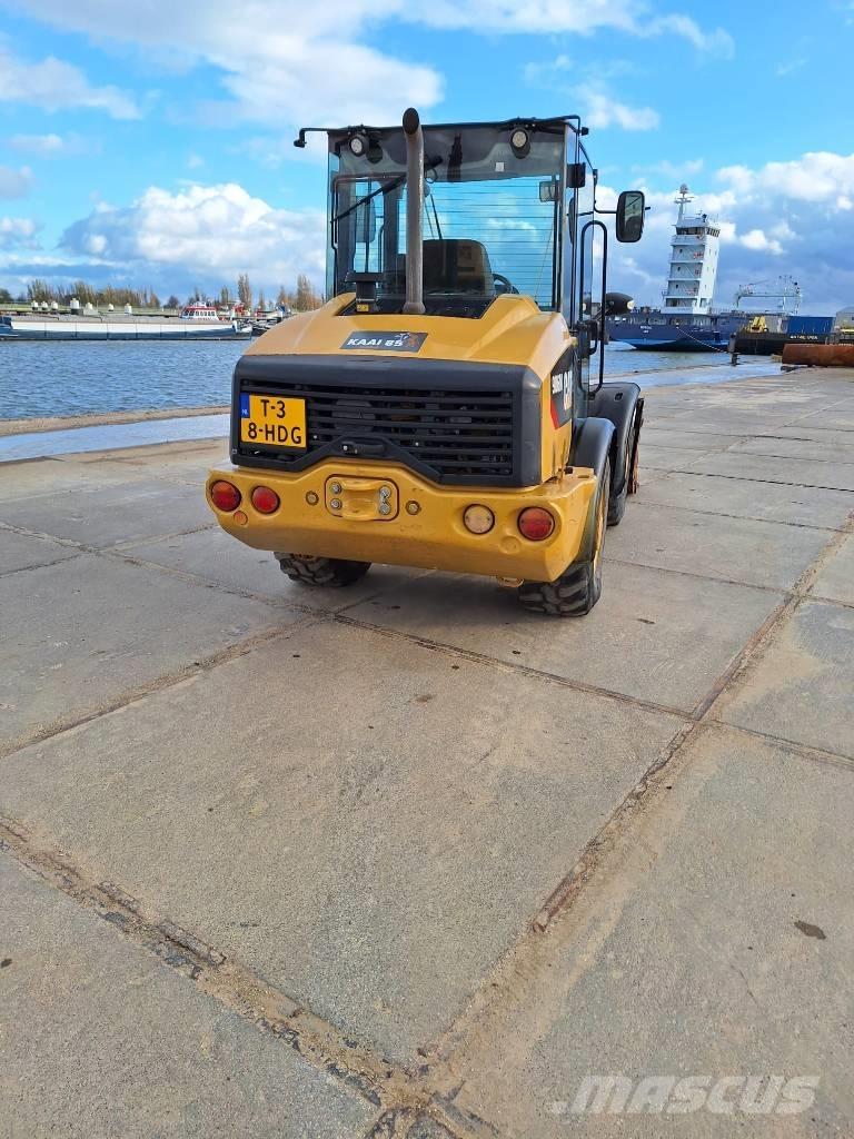 CAT 906 M Фронтальні навантажувачі