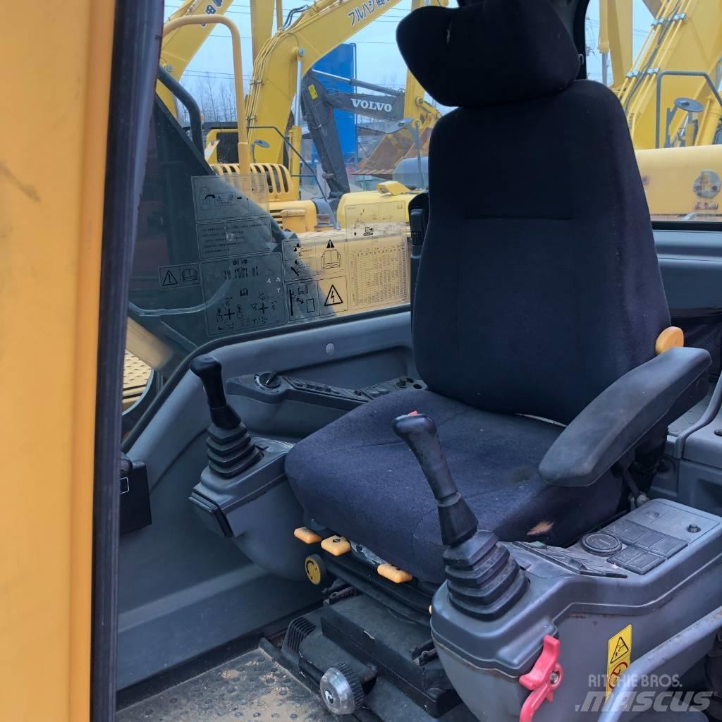Volvo EC210B Гусеничні екскаватори