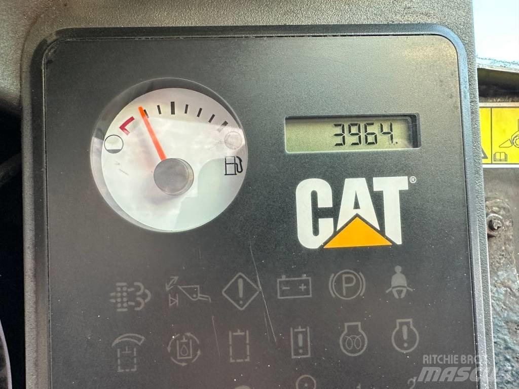 CAT 246 C Міні-навантажувачі