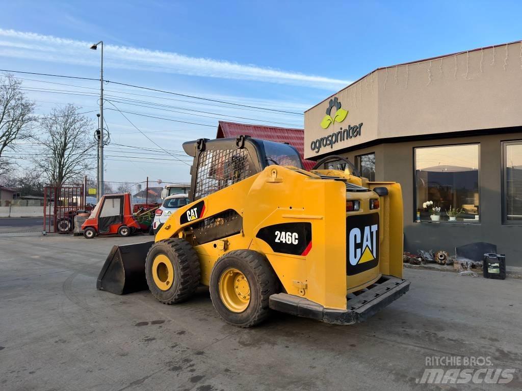 CAT 246 C Міні-навантажувачі