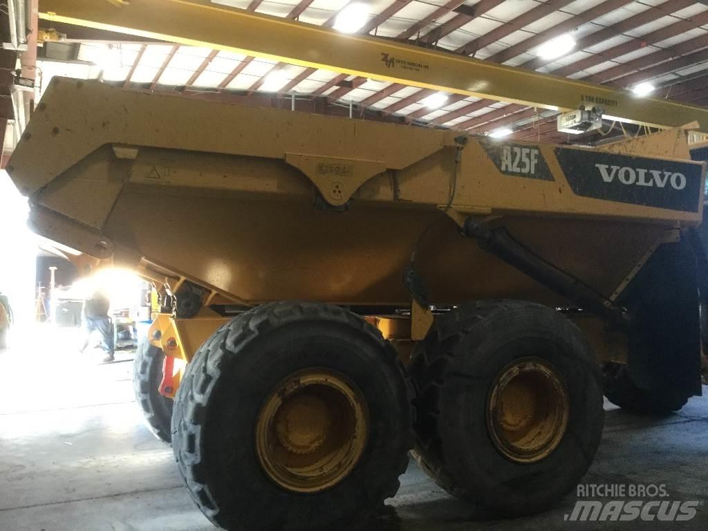 Volvo A 25 F Зчленовані самоскиди