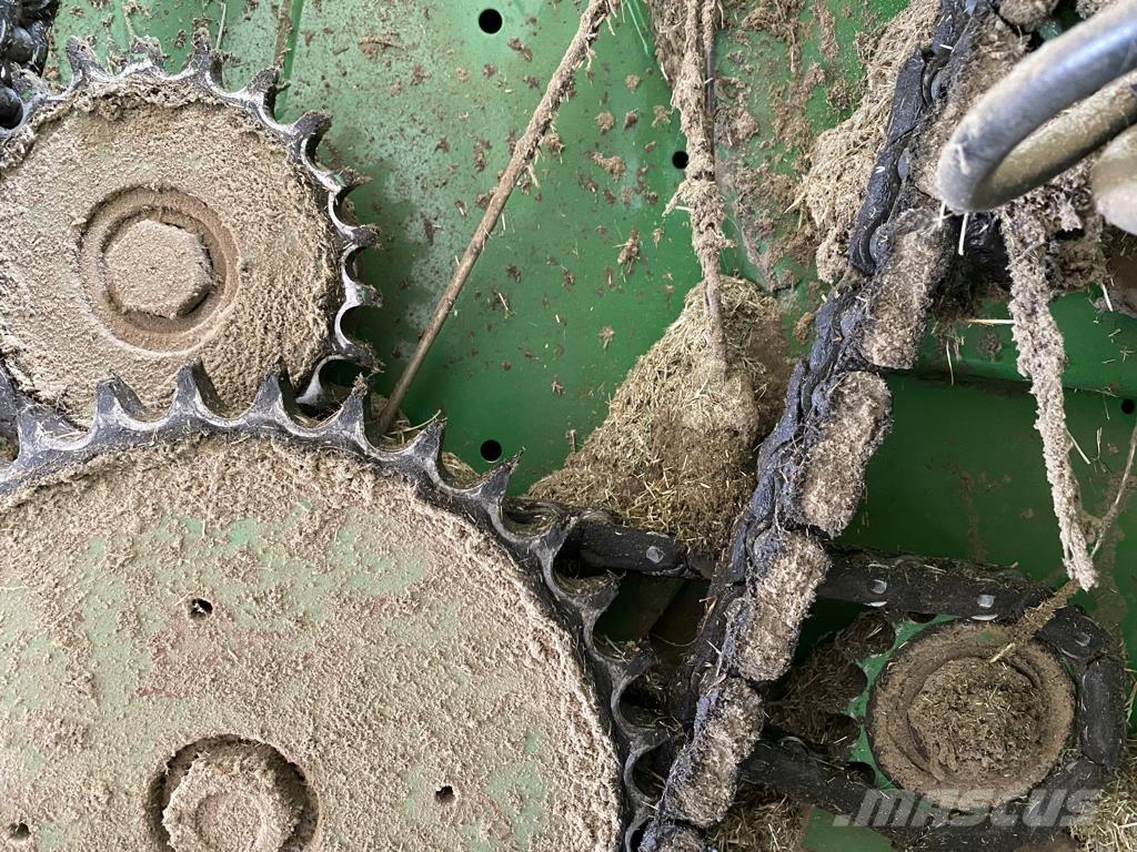 John Deere 568 Рулонні прес-підбирачі