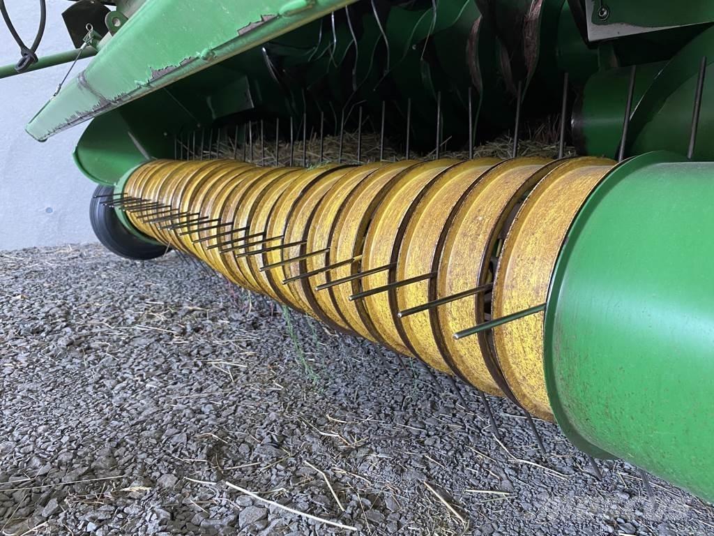 John Deere 568 Рулонні прес-підбирачі