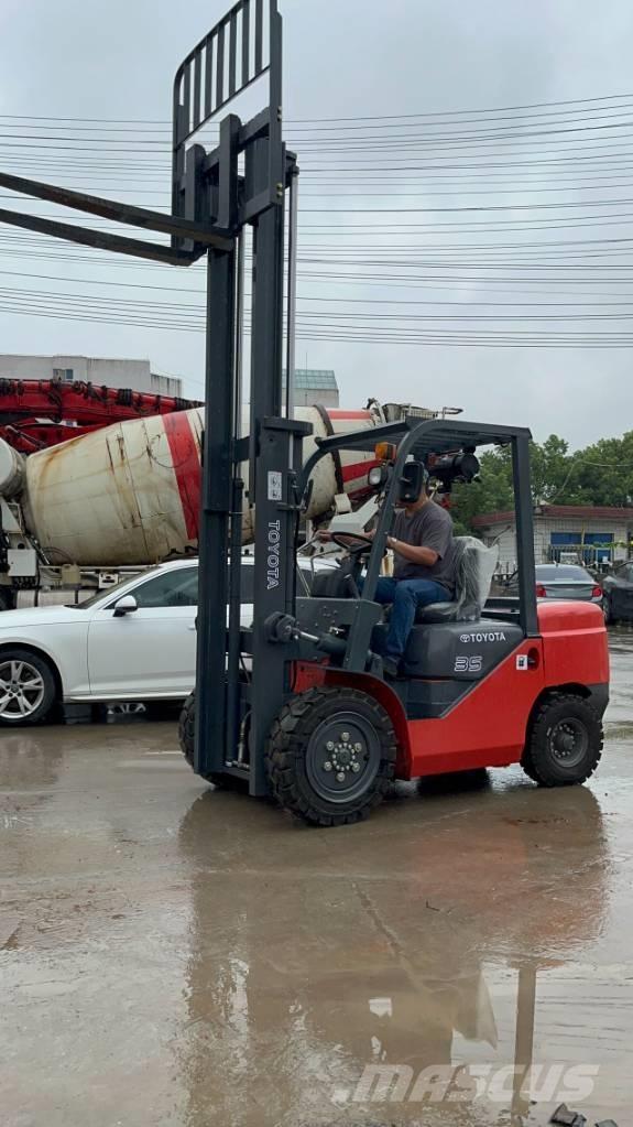 Toyota FD 35 Дизельні навантажувачі