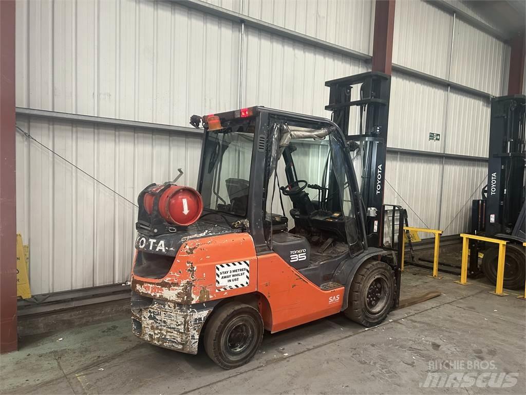 Toyota 02-8FGJF35 Газові навантажувачі