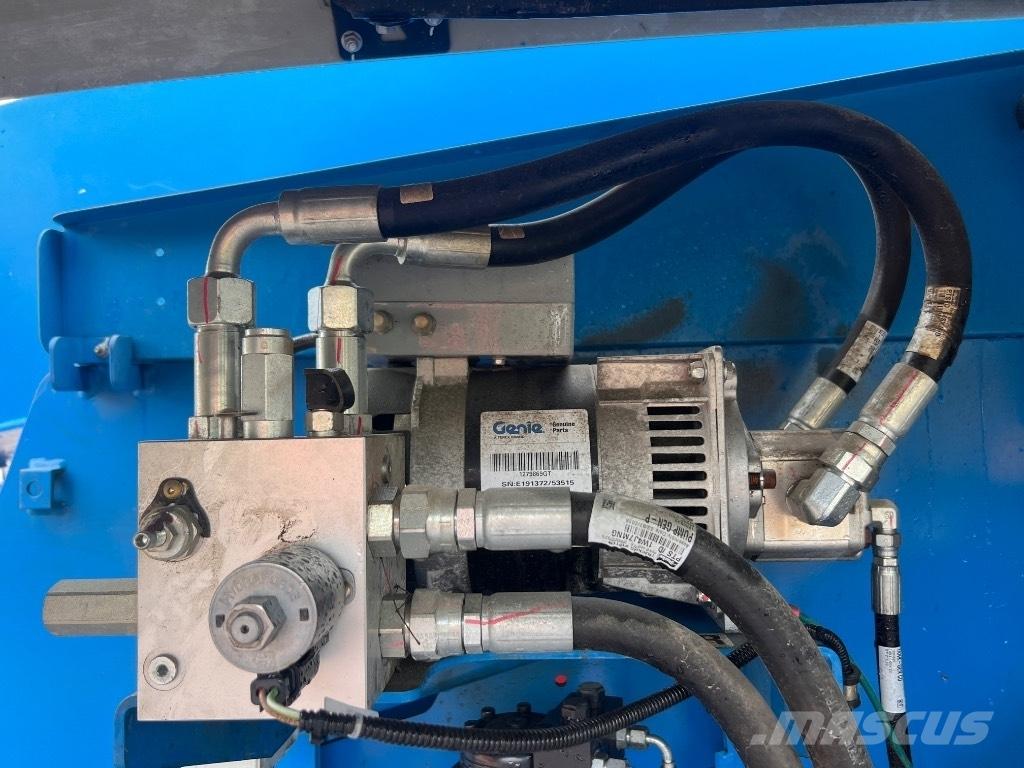 Genie S 65XC TRAX Колінчаті підйомники
