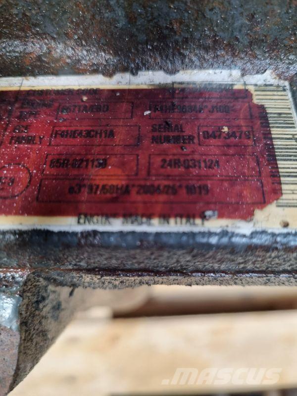 Iveco F4HE9684E Двигуни