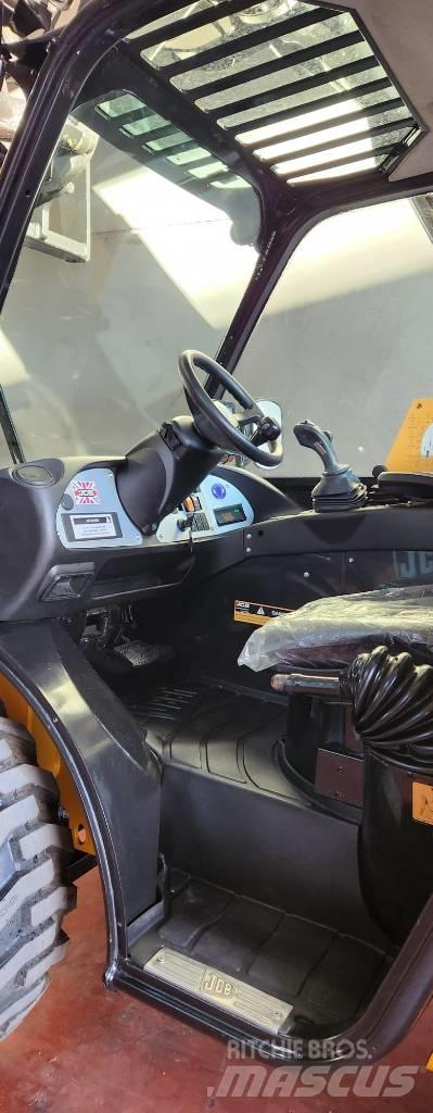 JCB 520-40 Телескопічні навантажувачі